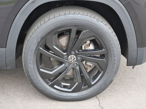 Certified 2023 Volkswagen Atlas SE w/ Black Wheel Package AWD/4WD image 15