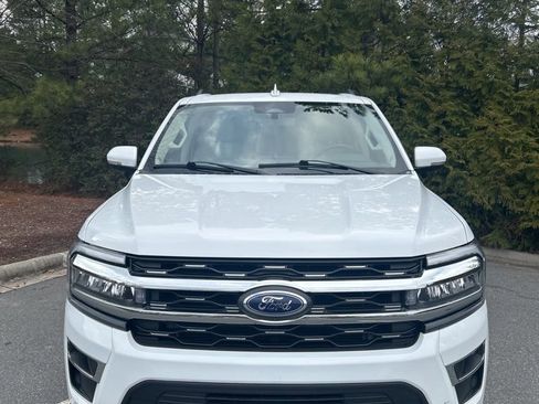 Used 2023 Ford Expedition Limited image 2
