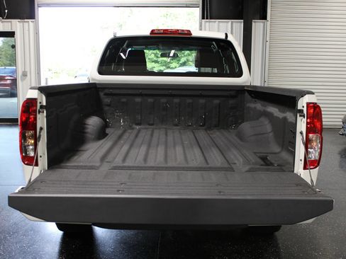 Used 2020 Nissan Frontier S RWD image 32