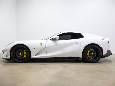 Used 2022 Ferrari 812 GTS RWD image 16