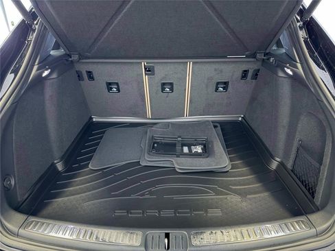 New 2026 Porsche Macan image 28