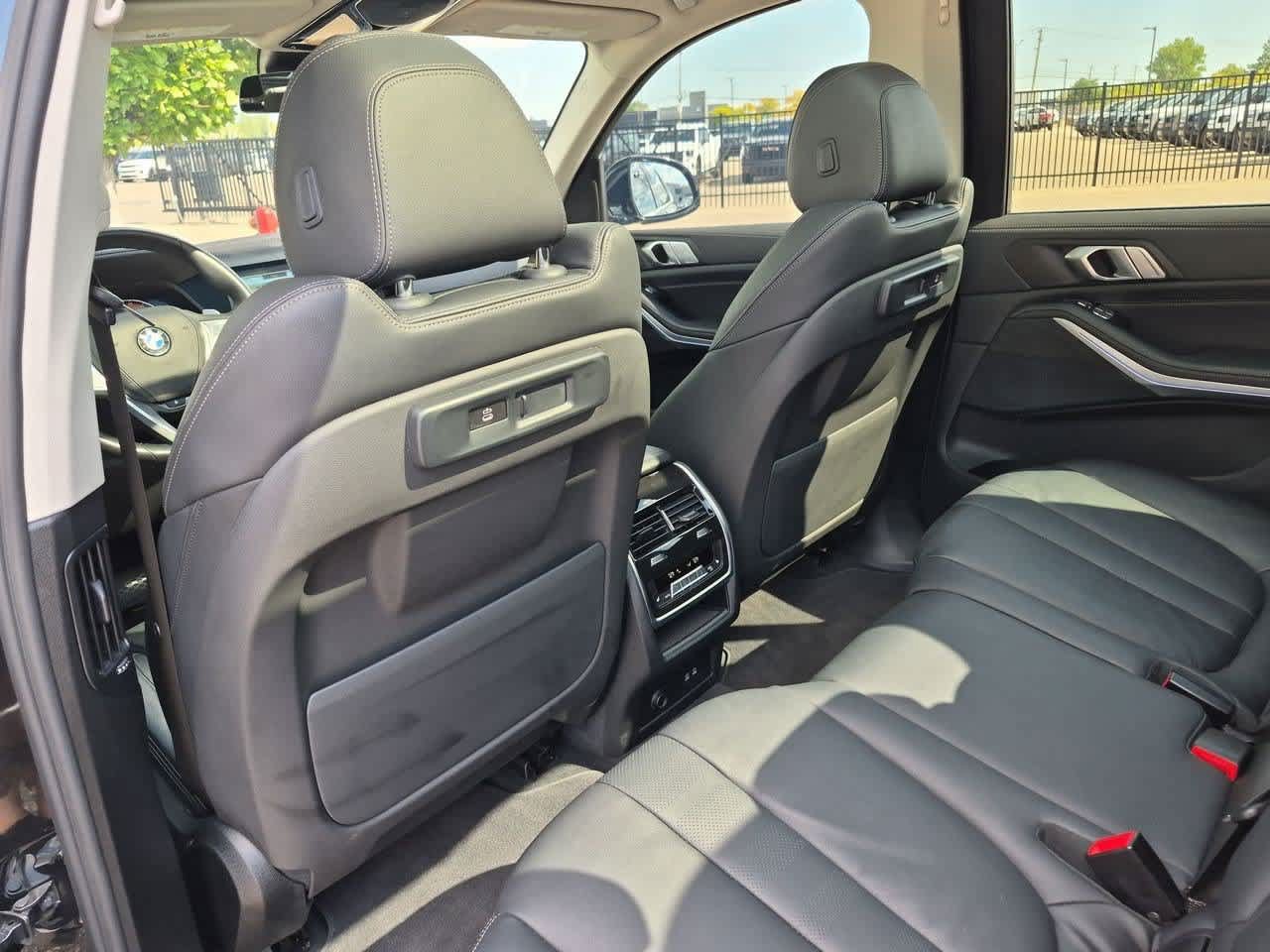 Used 2022 BMW X7 xDrive40i w/ Premium Package AWD/4WD image 18