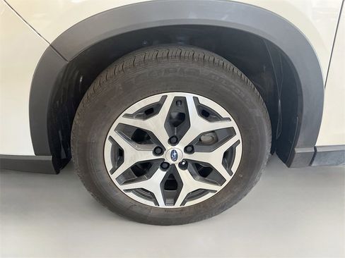 Used 2023 Subaru Forester Premium image 32