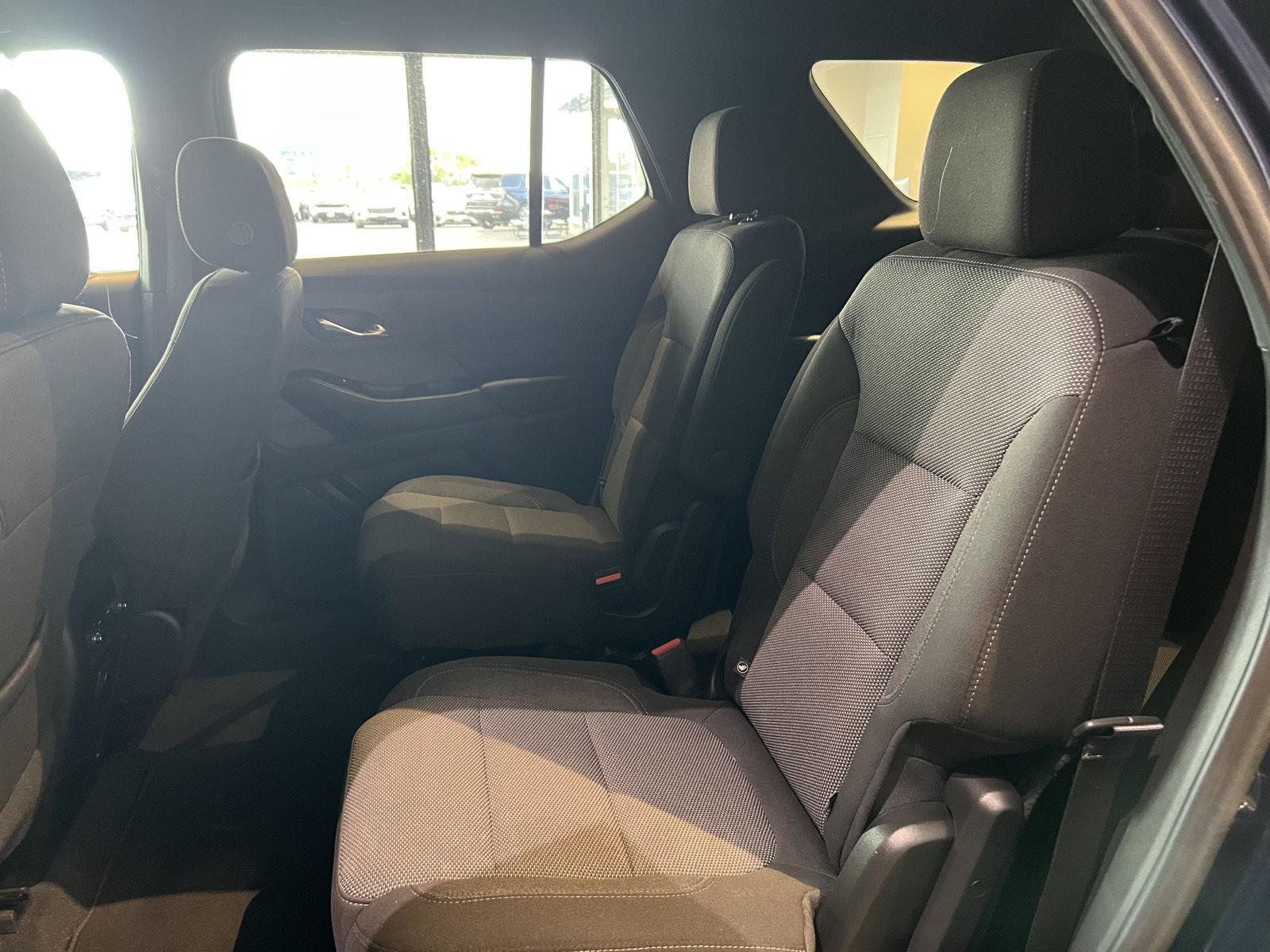 Used 2023 Chevrolet Traverse LT w/ Rear Camera Mirror Package AWD/4WD image 19