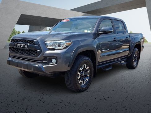Used 2017 Toyota Tacoma TRD Off-Road w/ Tow Package (A/T) AWD/4WD image 3