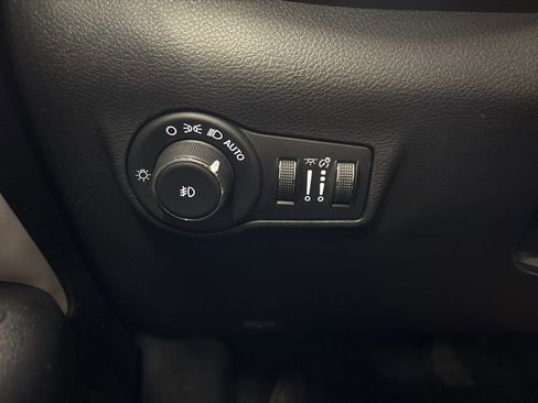 Used 2022 Jeep Compass Limited image 25