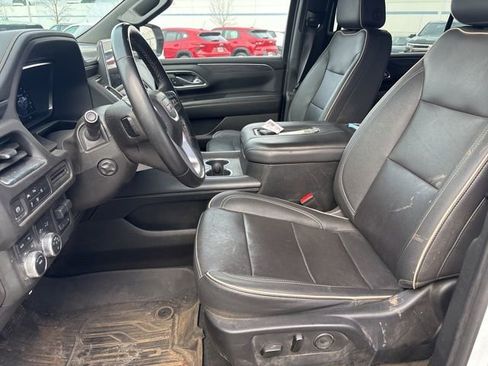 Used 2023 GMC Yukon XL SLT w/ SLT Luxury Package image 24