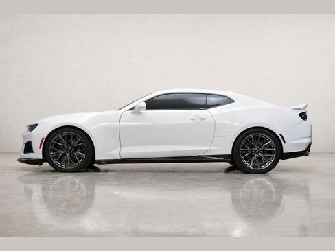 Used 2022 Chevrolet Camaro ZL1 RWD image 4