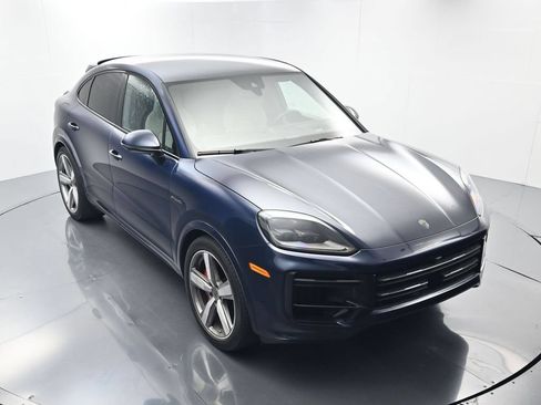 Certified 2025 Porsche Cayenne Turbo AWD/4WD image 40
