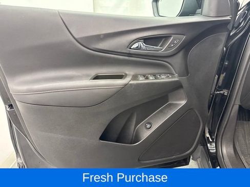 Used 2023 Chevrolet Equinox RS FWD image 19