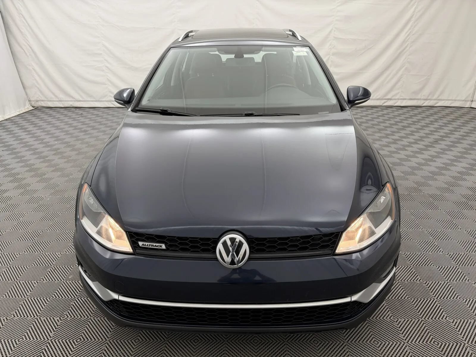 Used 2017 Volkswagen Golf Alltrack SE AWD/4WD image 3