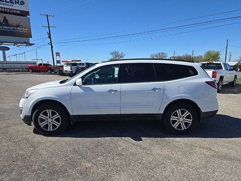 Used 2017 Chevrolet Traverse LT image 2