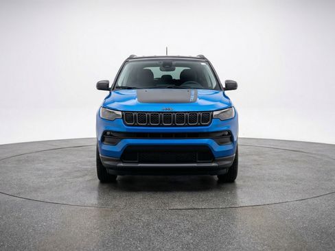 Used 2025 Jeep Compass Trailhawk image 2