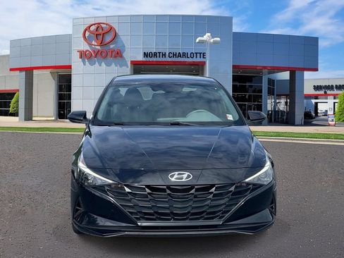 Used 2023 Hyundai Elantra SEL w/ Cargo Package FWD image 3