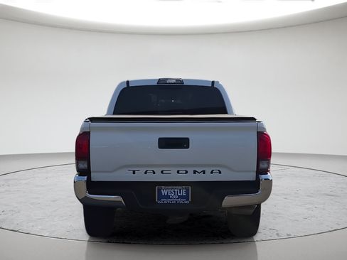 Used 2018 Toyota Tacoma TRD Off-Road AWD/4WD image 8