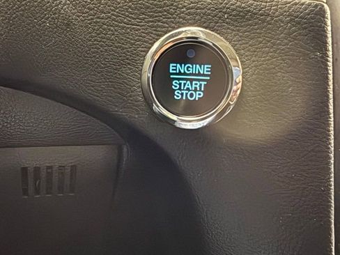 Used 2023 Ford Edge SE image 25