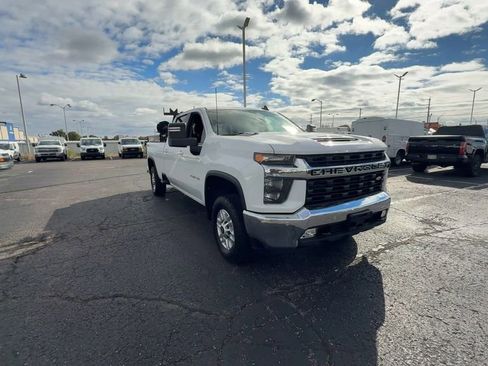 Used 2021 Chevrolet Silverado 2500 LT w/ Convenience Package image 2