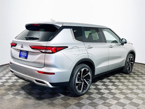 Used 2024 Mitsubishi Outlander SE image 8