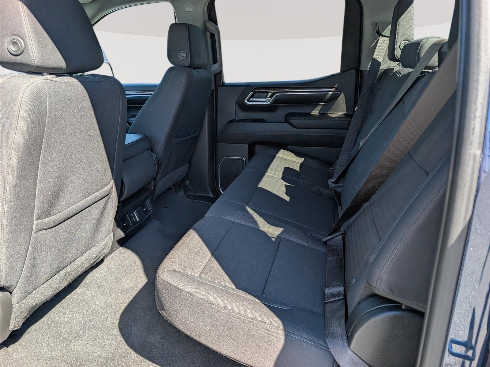 Used 2023 Chevrolet Silverado 1500 LT AWD/4WD image 14