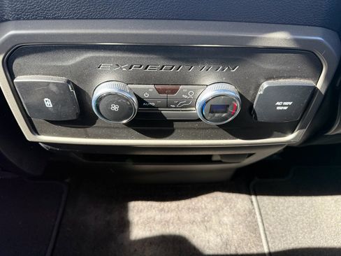 Used 2021 Ford Expedition Max XLT image 16