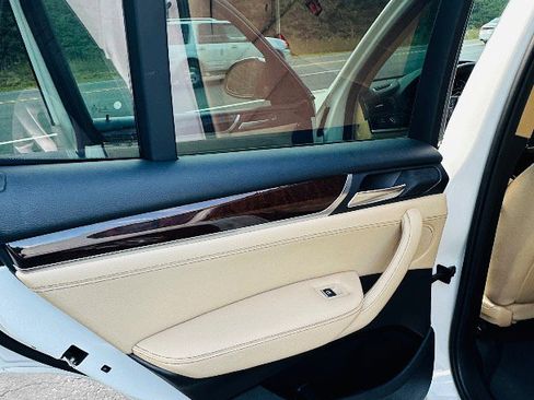 Used 2017 BMW X3 sDrive28i image 14