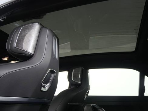 Used 2025 BMW 740i w/ Premium Package RWD image 18