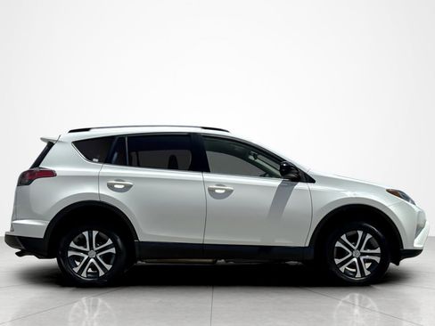Used 2018 Toyota RAV4 LE FWD image 6