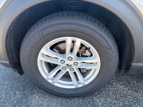 Used 2021 Ford Explorer XLT w/ Equipment Group 202A RWD image 11