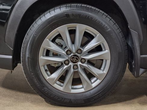 Used 2023 Toyota Corolla Cross LE image 30