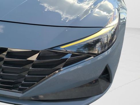 Used 2023 Hyundai Elantra Limited image 9