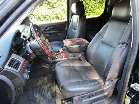 Used 2013 Cadillac Escalade ESV Premium image 9