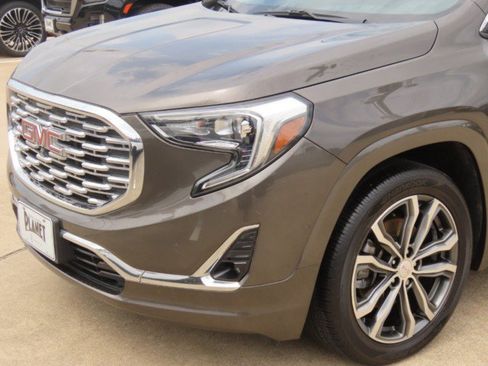 Used 2019 GMC Terrain Denali w/ Advanced Safety Package FWD image 3