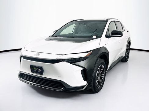 Used 2024 Toyota bZ4X XLE w/ Weather Package image 3