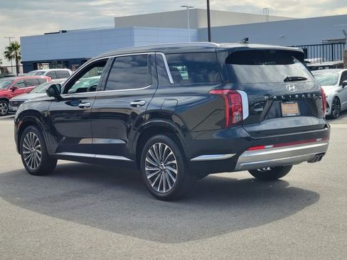 Used 2024 Hyundai Palisade Calligraphy FWD image 3