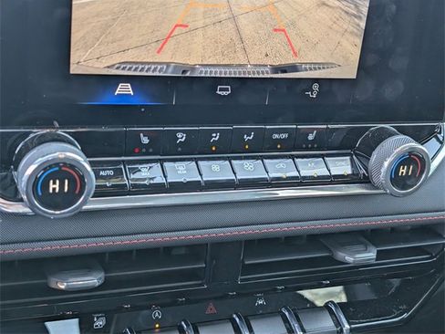 Used 2024 Chevrolet Colorado Z71 w/ Z71 Convenience Package 2 image 12