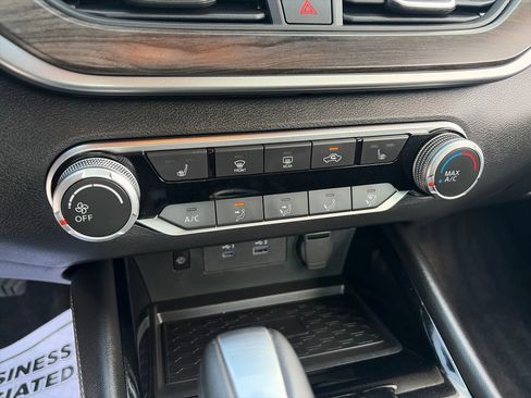 Used 2024 Nissan Altima 2.5 SV w/ SV Premium Package FWD image 21