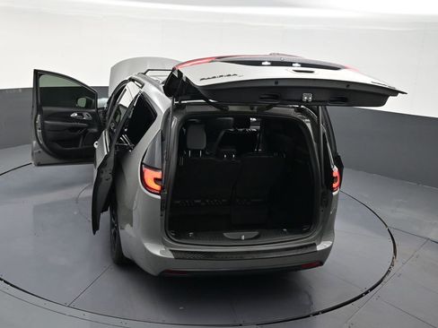 Used 2022 Chrysler Pacifica Limited w/ S Appearance Package image 33