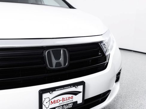 Used 2023 Honda Odyssey Elite image 4