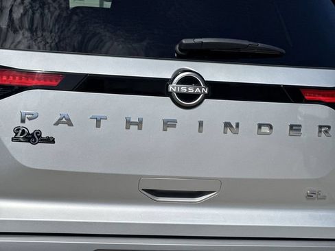 Used 2025 Nissan Pathfinder SL FWD image 31