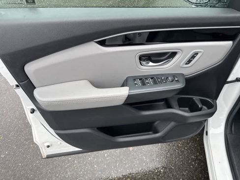 Used 2025 Honda Pilot Touring image 7
