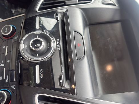 Used 2018 Ford Focus Titanium FWD image 24