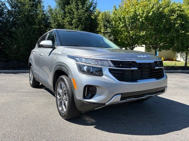 Used 2024 Kia Seltos LX AWD/4WD image 10