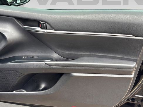 Used 2020 Toyota Camry SE image 9