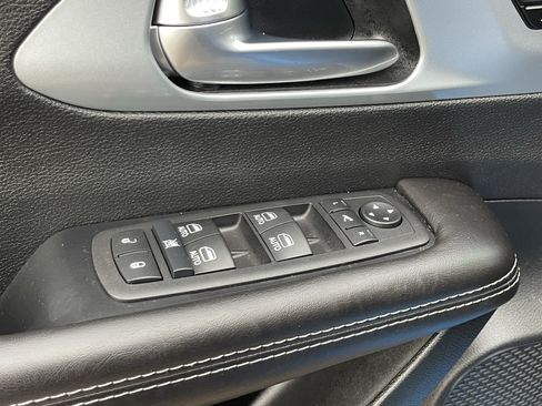 Certified 2026 Chrysler Pacifica Limited w/ S Appearance Package FWD image 21