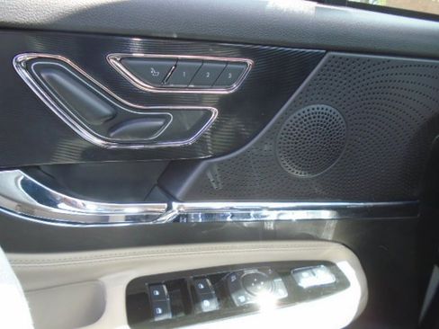Used 2025 Lincoln Corsair AWD w/ Equipment Group 101A image 15