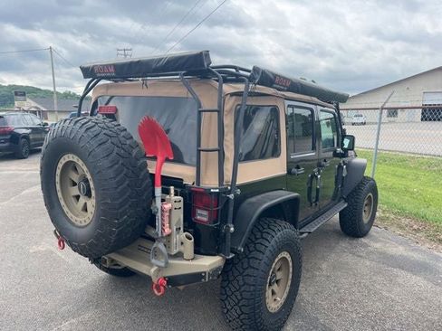 Used 2018 Jeep Wrangler Unlimited Rubicon AWD/4WD image 4