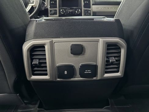 Used 2019 Ford F250 Lariat w/ Lariat Ultimate Package AWD/4WD image 29