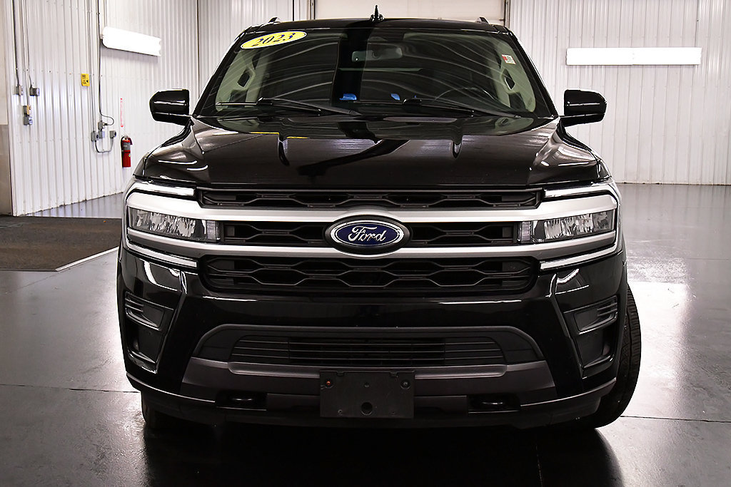 Used 2023 Ford Expedition Max XLT AWD/4WD image 2