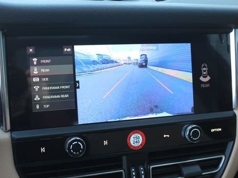 Certified 2025 Porsche Macan image 22