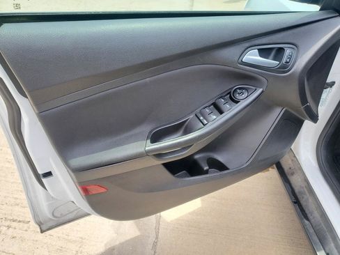 Used 2016 Ford Focus SE w/ Interior Protection Package FWD image 16